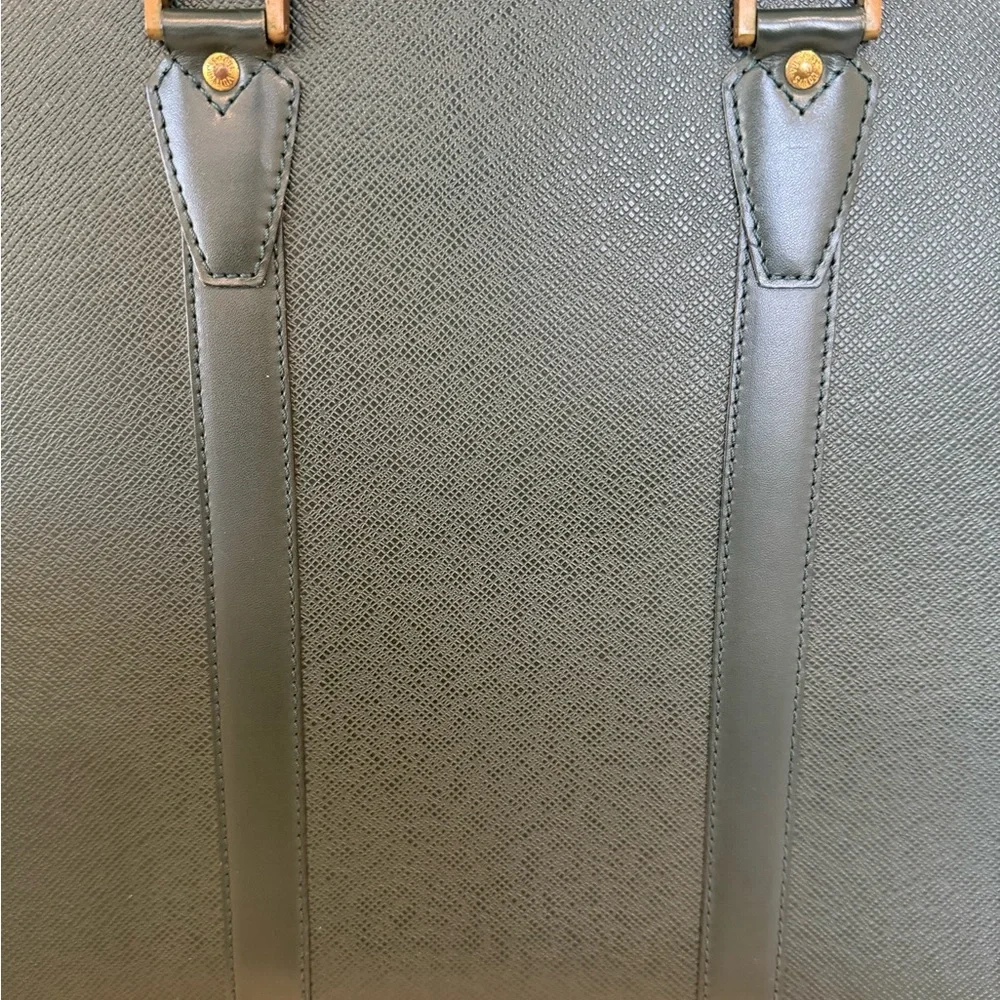Auth Louis Vuitton Taiga Leather BriefcaseGreen Vintage 1977 Made in France